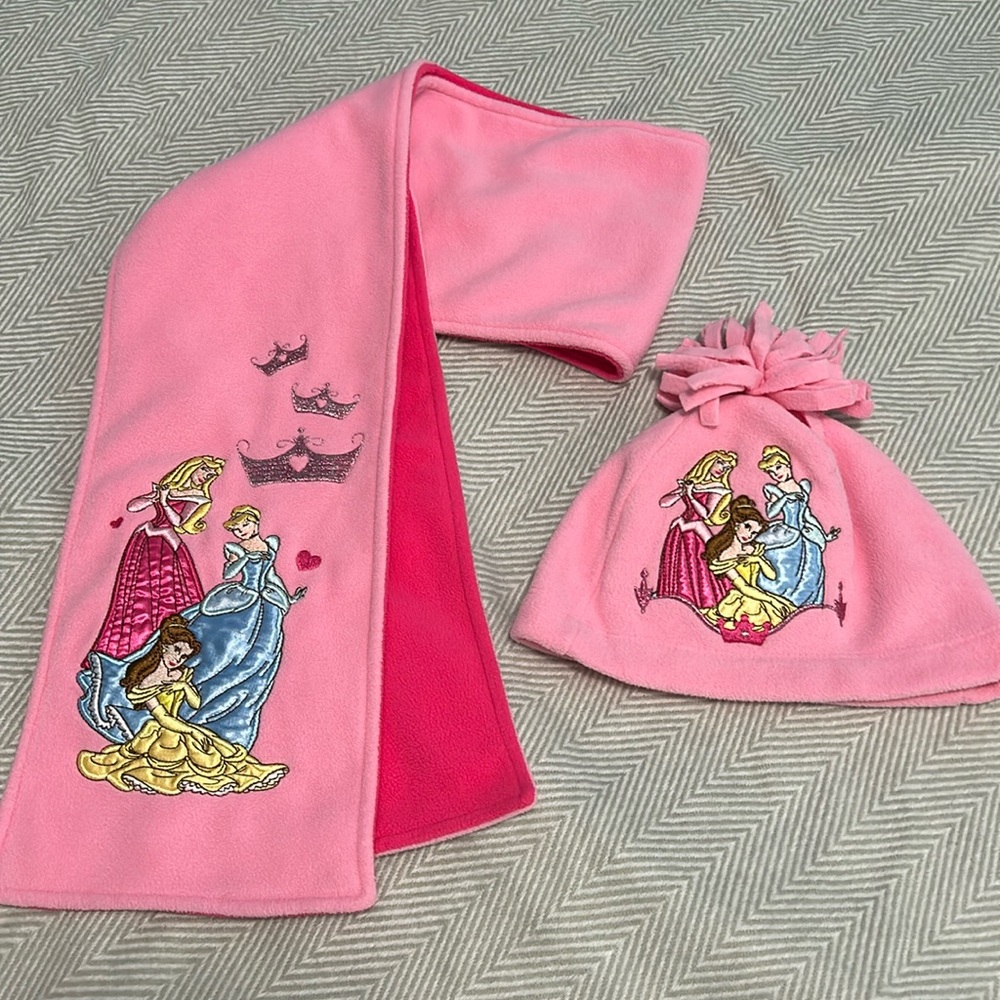 Disney princesses scarf and hat set
